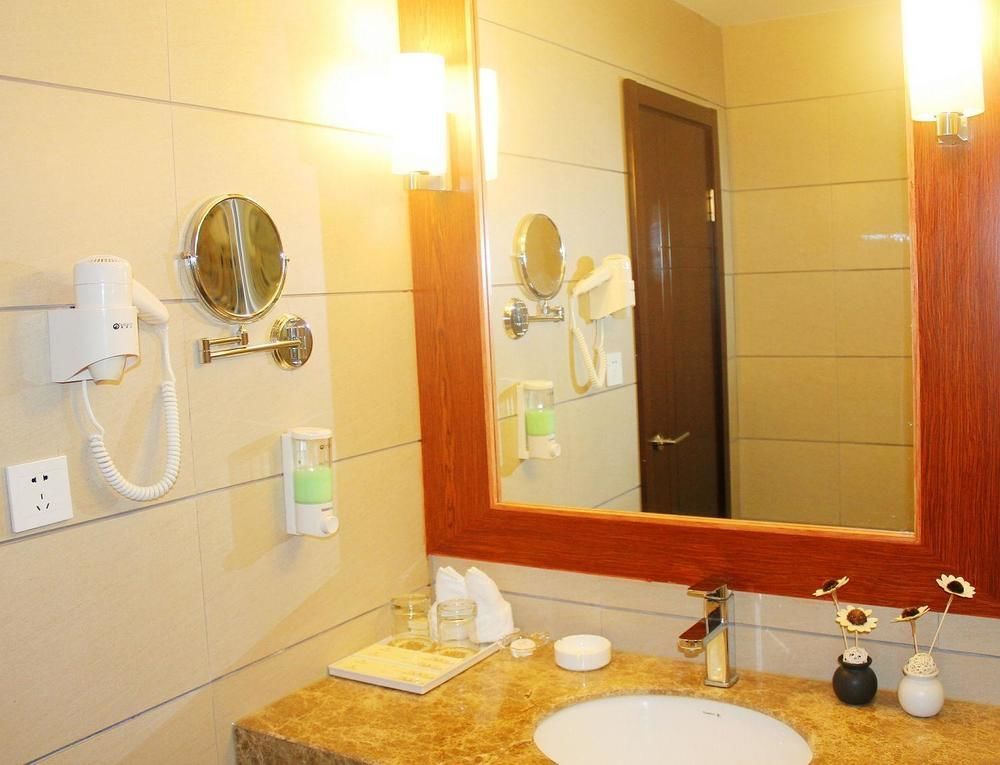 Chengdu Ronghome Hotel Thành Đô Ngoại thất bức ảnh